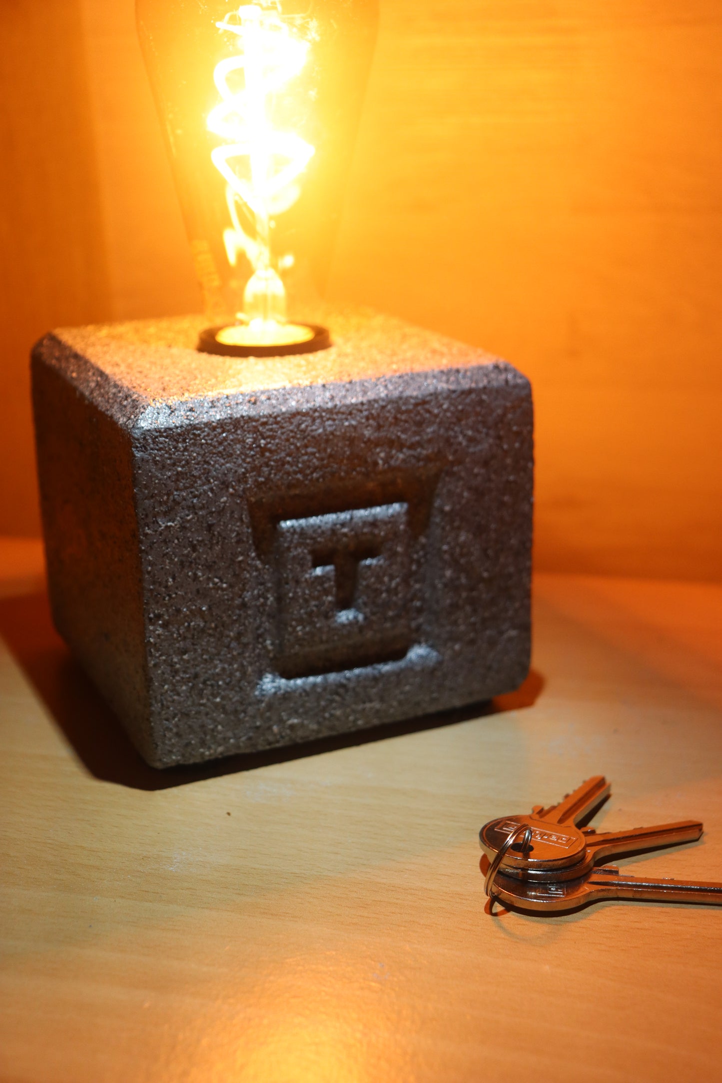 Precast  concrete table lamp 101